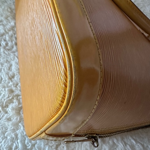 🥳HOST PICK🥳 Vintage Louis Vuitton Yellow Epi Leather Alma PM - Picture 10 of 16